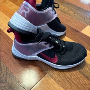 Nike Women’s Air Max Bella TR 2 Trainers Size US 8 Black/Maroon